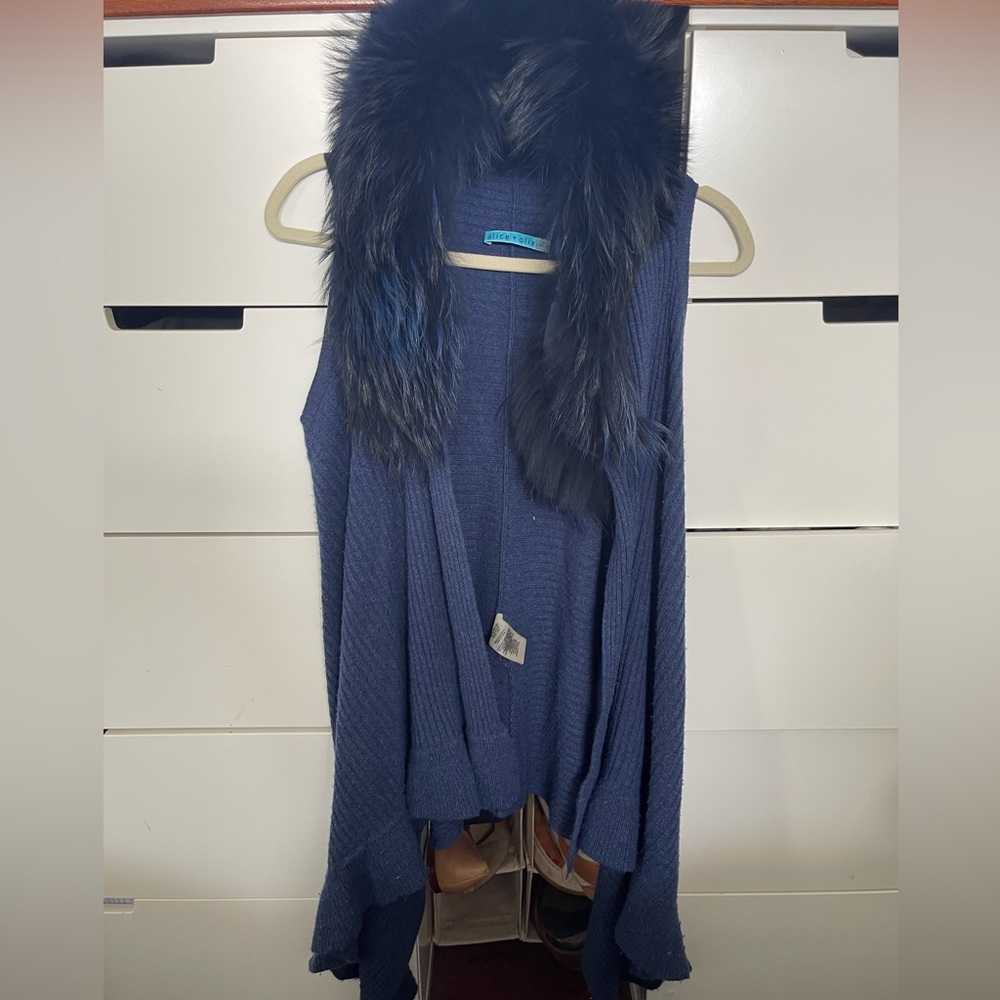 Asymmetrical sweater vest with removable fur collar